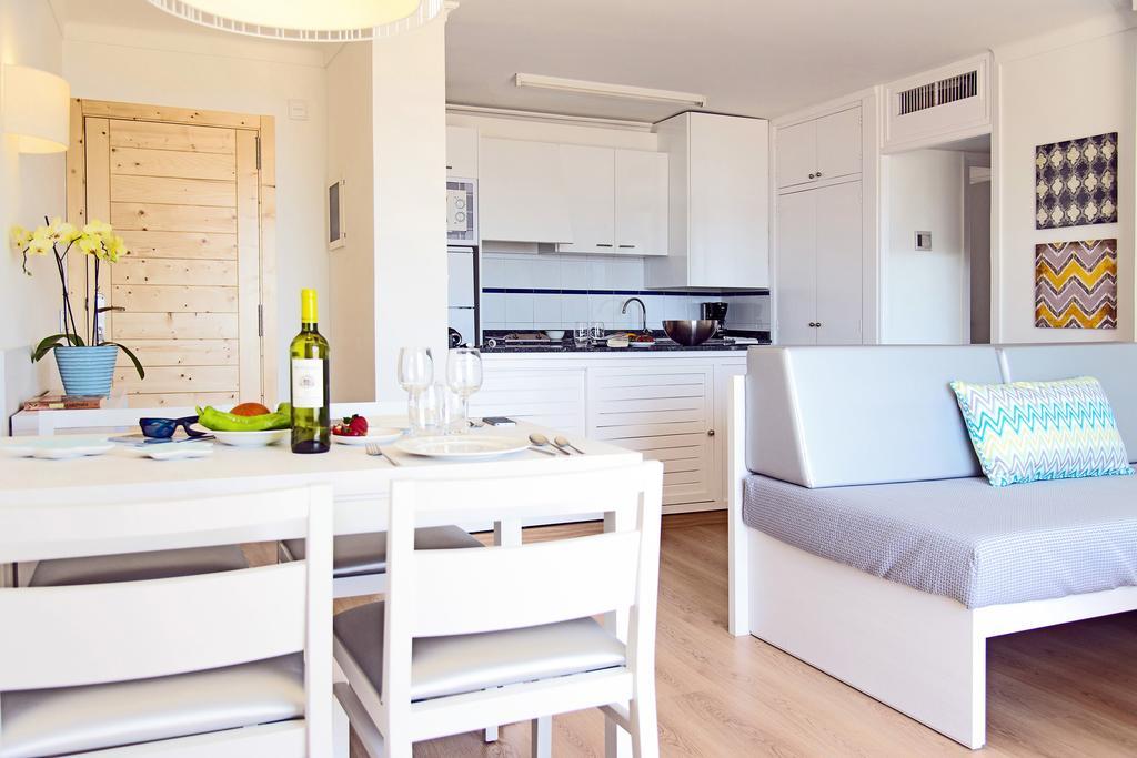 Apartamentos Sivella Port de Pollenca Ruang foto